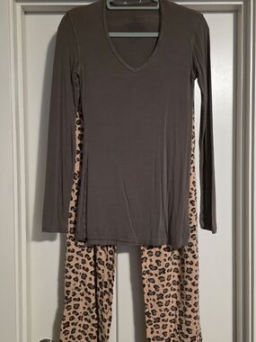 Kickee Pants Women's Suede Cheetah Pajama Set - Size Small - GUC (for age)